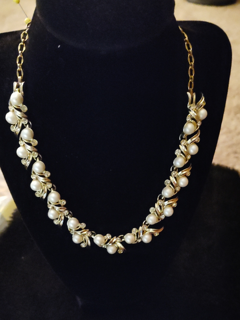 Vintage Sarah Coventry 1970s Gold-Tone Pearl Vine Statement Necklace - Women